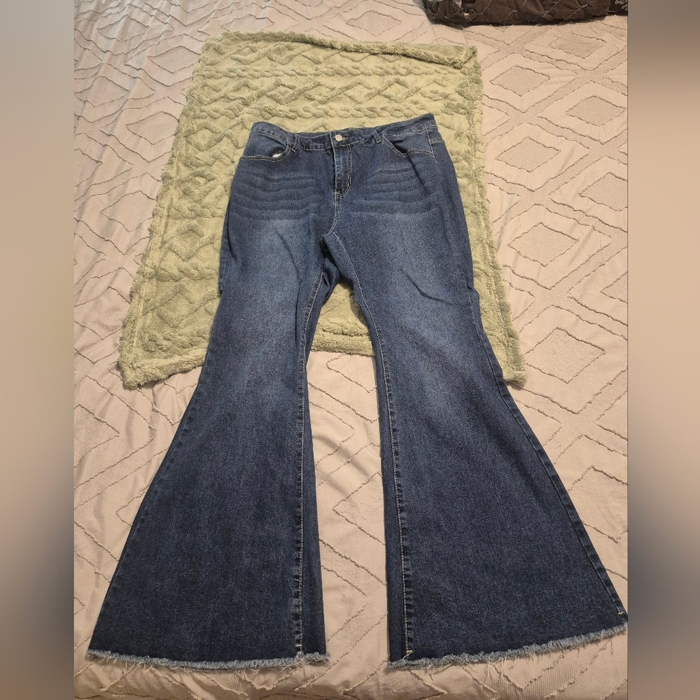 SHEIN Denim Flare Jeans in Classic Blue